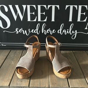 Franco Sarto gray suede wedge size 8.5